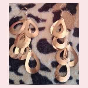 🌸3/$10-Elegant Gold Teardrop Earrings
